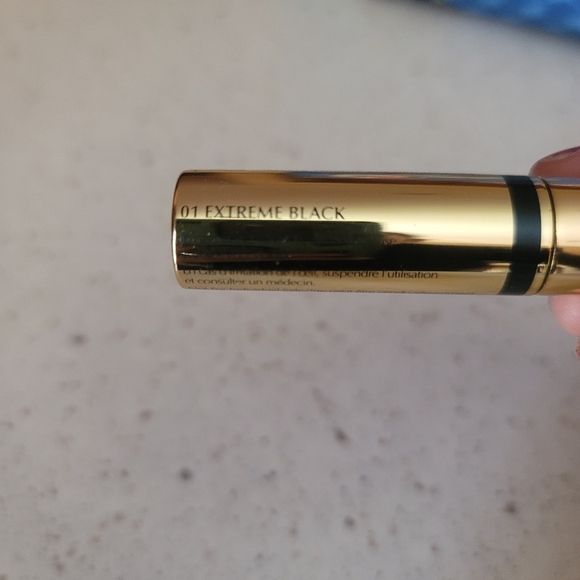 Estee Lauder Mascara,extremely black. - Picture 9 of 9